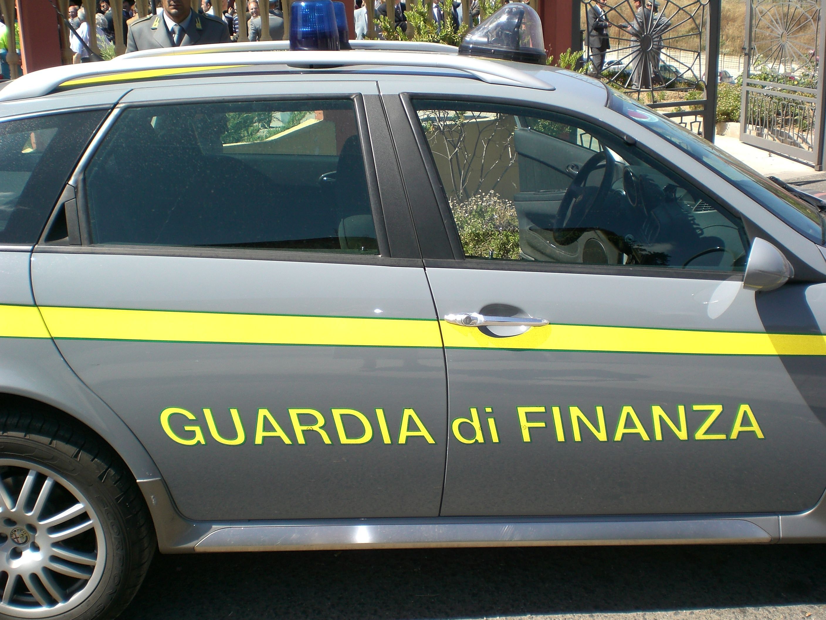 Pretendeva l'ingresso gratuito nei locali notturni: arrestato