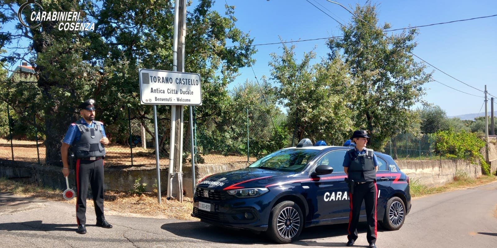 Nascondeva in casa droga, armi e munizioni: arrestato nel Cosentino un necroforo di 60 anni