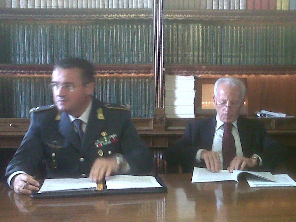 IL CASO FIELD | Gli inquirenti seguono le tracce dei soldi