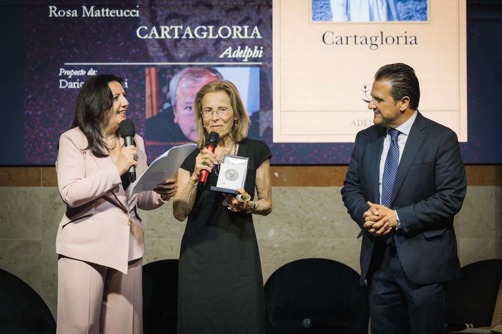 Premio letterario “Mario La Cava”, “Cartagloria” di Rosa Matteucci vince la IX edizione