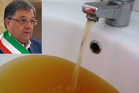 Acqua marrone a Montalto, il sindaco scarica su Sorical