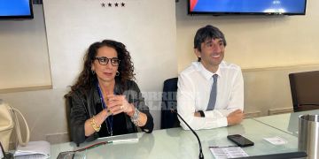 Reggio, Donzelli parte dal mercato: «FdI è tra la gente, puntiamo a vincere» – VIDEO