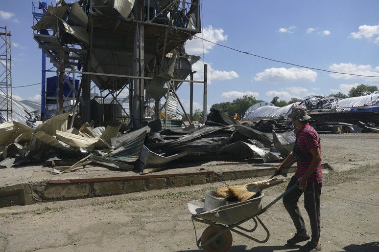 Attacco di droni russi in Ucraina, allarme in tutte le regioni