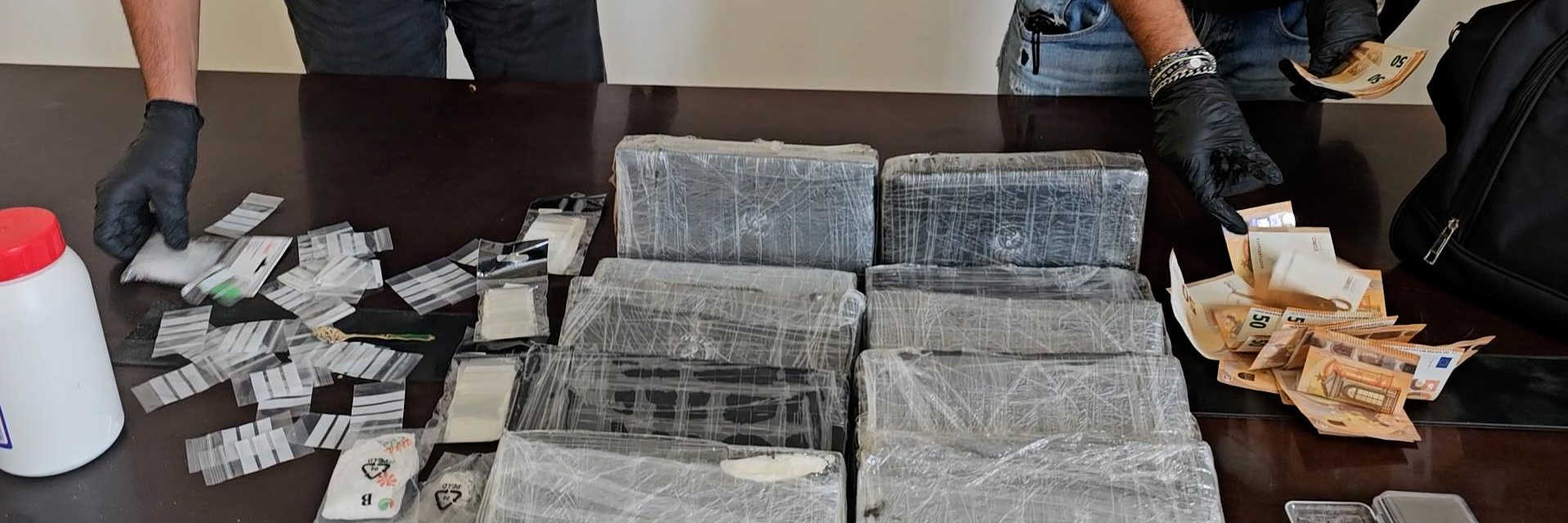Undici chili di cocaina pronti per lo spaccio: due arresti