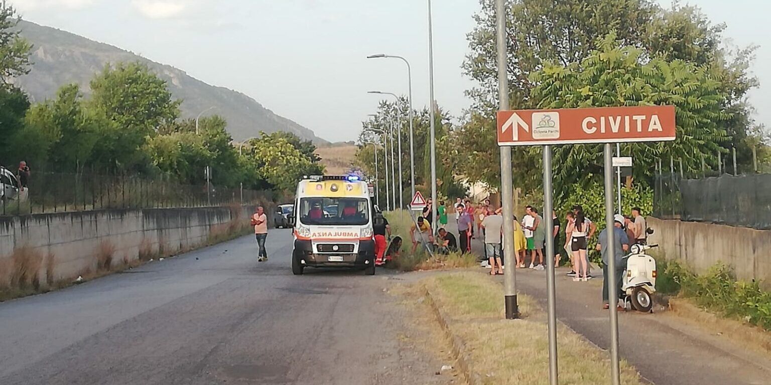 Perde il controllo della moto e muore dopo l’impatto contro un palo a Castrovillari: aveva solo 16 anni