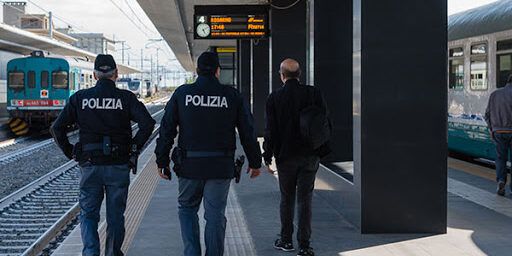 In treno senza biglietto, aggredisce e ferisce due agenti della Polfer: arrestato a Locri