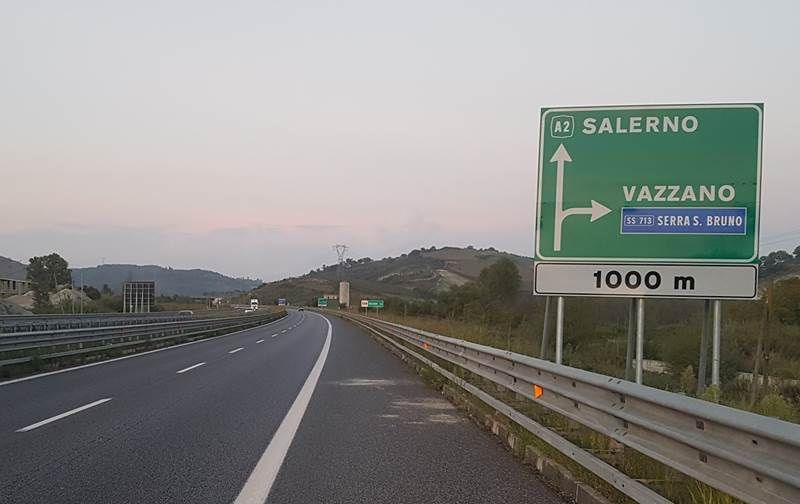 Incidente sul tratto vibonese dell'A2, gravi due coniugi