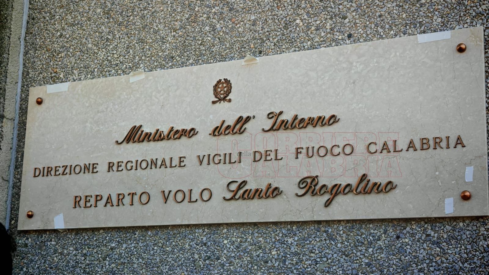 Lamezia, il Reparto Volo dei Vigili del Fuoco intitolato a Rogolino. «Una vita al servizio dello Stato» – VIDEO E FOTO