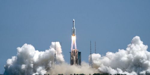 Razzo cinese, sorvolo su Calabria Basilicata e Puglia per 32 secondi. «Rischio molto basso»