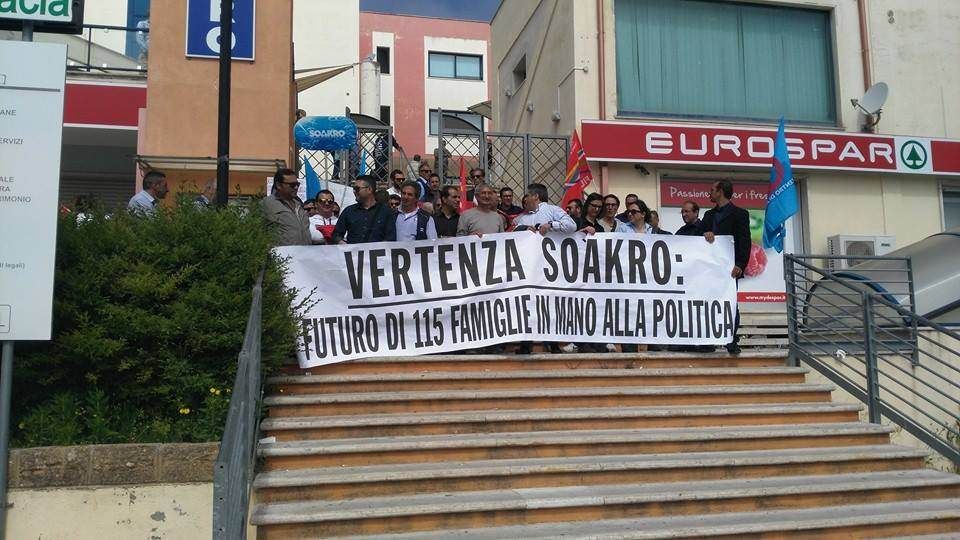 Crotone, manifestazione dei dipendenti di Soakro e Gestione servizi