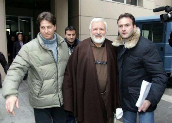 A dieci anni dal suo arresto, Padre Fedele incontra i cittadini e pranza con i poveri