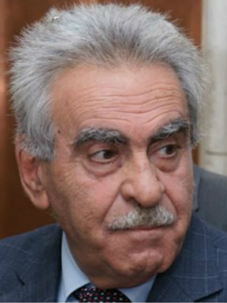 Crotone, Vallone lavora al rimpasto