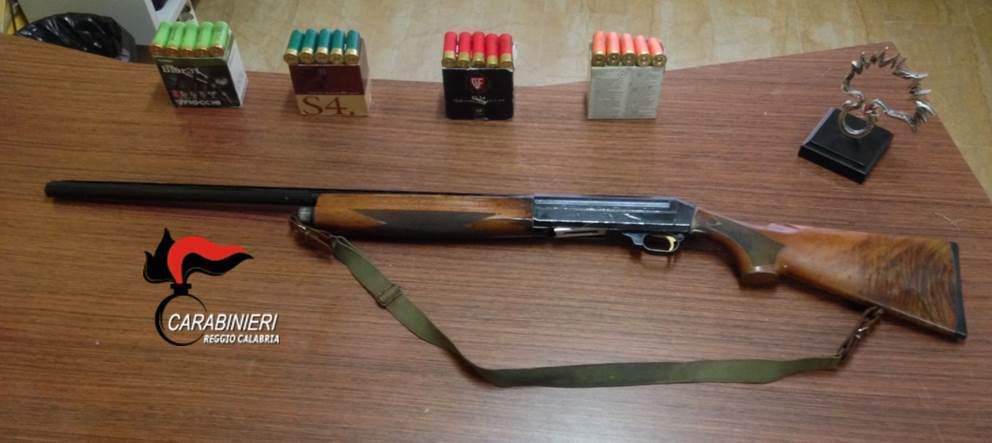 Droga e armi, controlli e denunce nella Piana