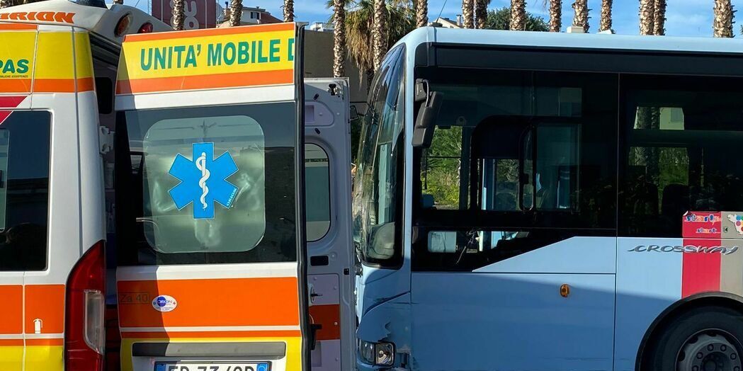 Autista eroe muore nel Catanzarese, accusa un malore ma riesce a fermare il bus