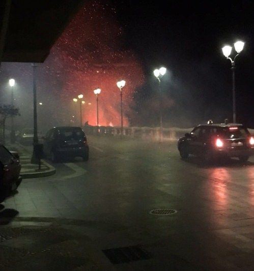 Scilla, fiamme a pochi metri dalle case – VIDEO