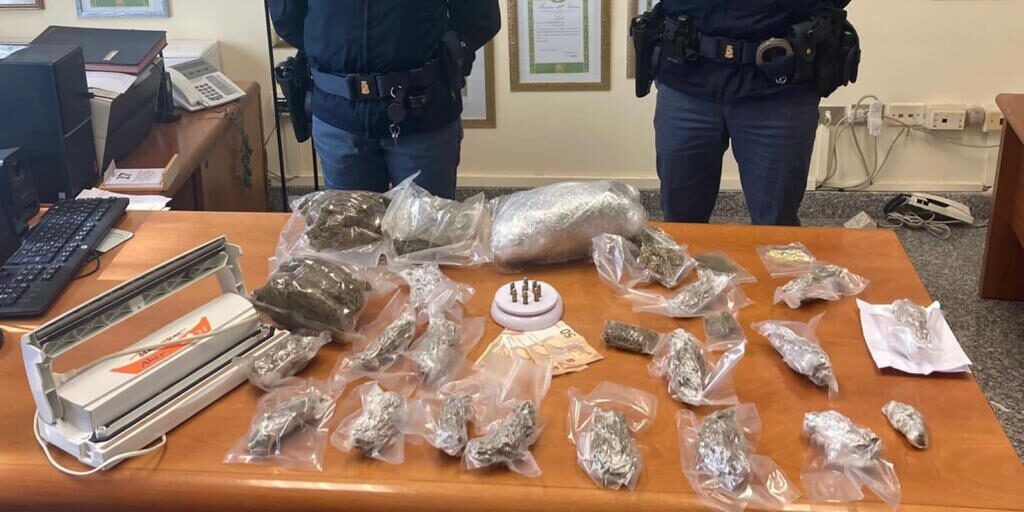 Aveva in casa due chili di marijuana e munizioni, arrestato a Vibo Valentia