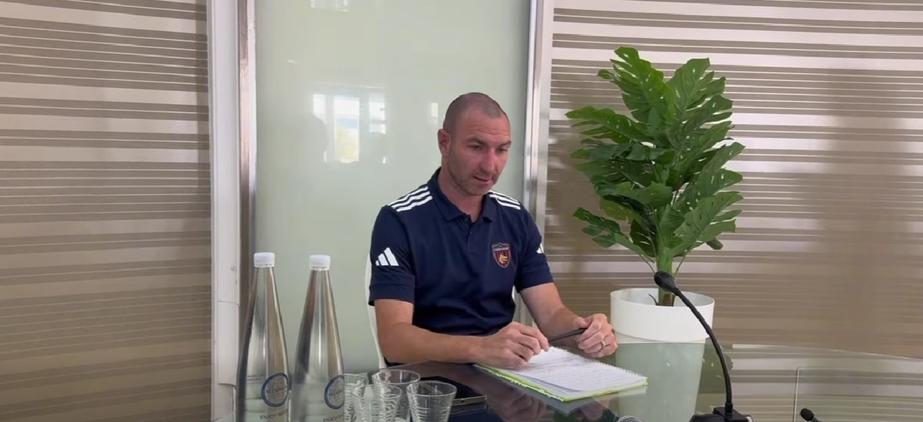Cosenza, Lucioni in conferenza senza Coppitelli: «Costruiremo una squadra giovane e competitiva»