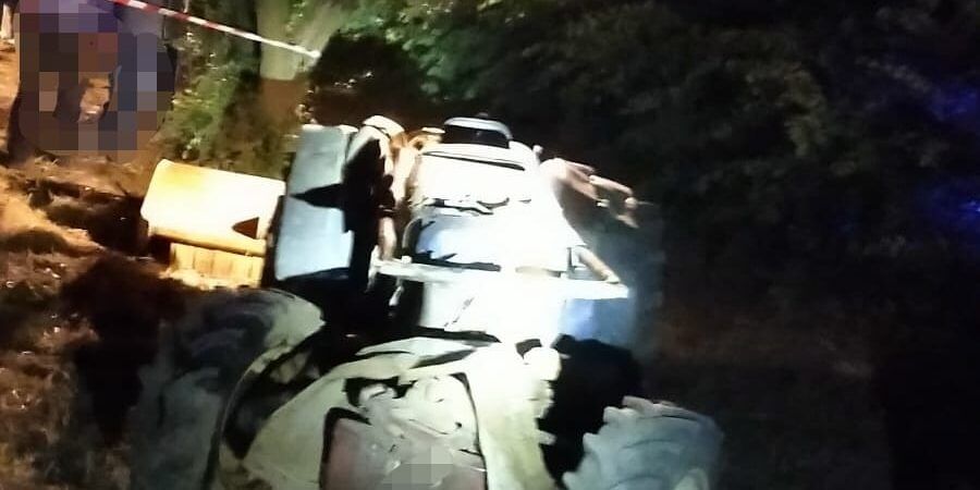 Borgia, uomo si ribalta col trattore e perde la vita