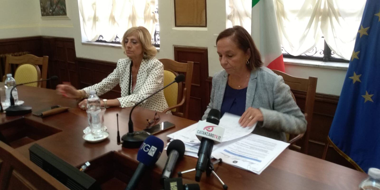 Lamorgese a Catanzaro: poche denunce, punto critico è l’egemonia delle cosche. “Sotto osservazione” la Provincia di Vibo