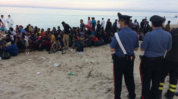 Cirò Marina, sbarcano 150 migranti