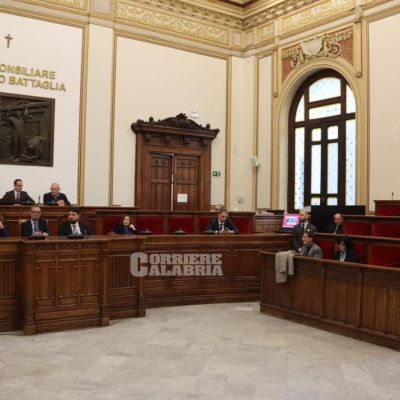 Alta tensione in Consiglio, si chiude l’era Falcomatà a Reggio Calabria