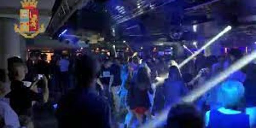 Sparatoria in discoteca nel Catanzarese, locale chiuso per 20 giorni