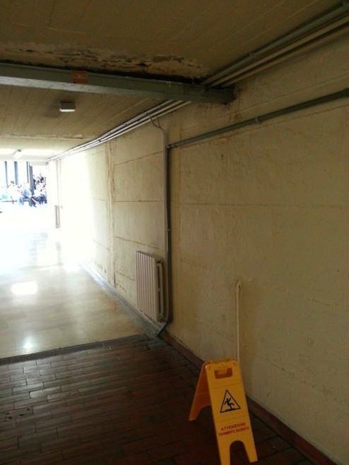 All'ospedale di Cosenza serve l'ombrello