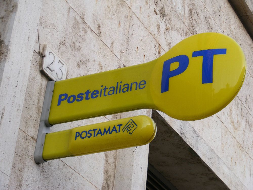 Lamezia, rapina alla posta