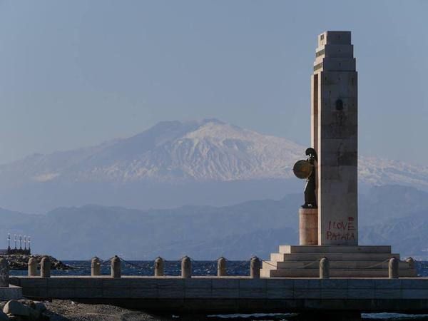 L'Arena dello Stretto ancora nel mirino dei vandali