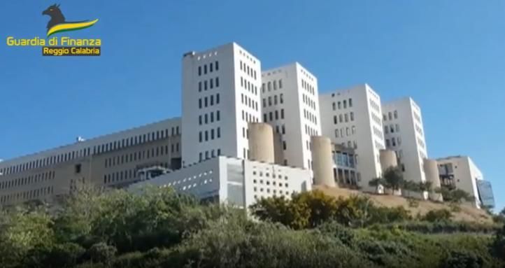 Dai viaggi a Parigi ai dolci di Pasqua per gli amici: le spese di Catanoso pagate dall’Università