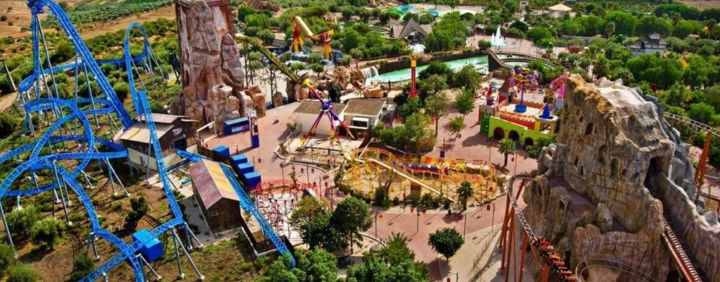 Immondizia bruciata e interrata: sequestrato il parco Etnaland