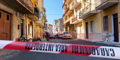 Omicidio a Cutro, 22enne ucciso all’alba. Fermato un commerciante del posto – FOTO E VIDEO
