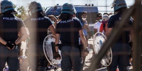 polizia migranti