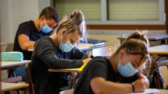 «Da settembre a scuola in presenza». I presidi insistono per l’obbligo vaccinale
