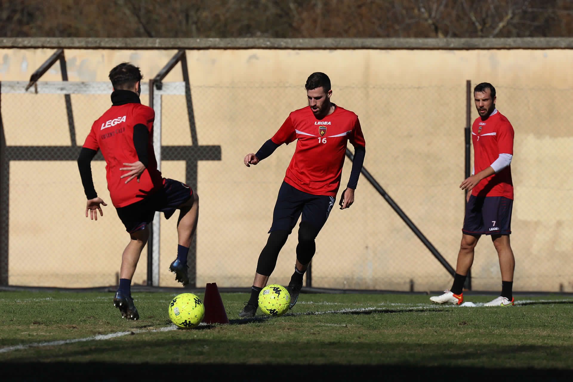 Emergenza Covid in Serie B: rinviate le partite di Cosenza e Crotone