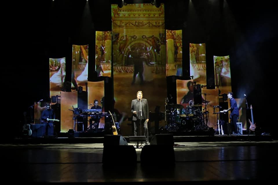 De Andrè canta De Andrè, il Politeama sogna cantando Faber