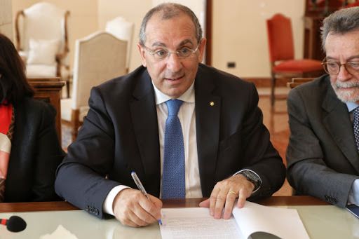 Sbarchi, Di Bari: «Al lavoro per un’unità navale in Calabria, no a migranti positivi in località turistiche»