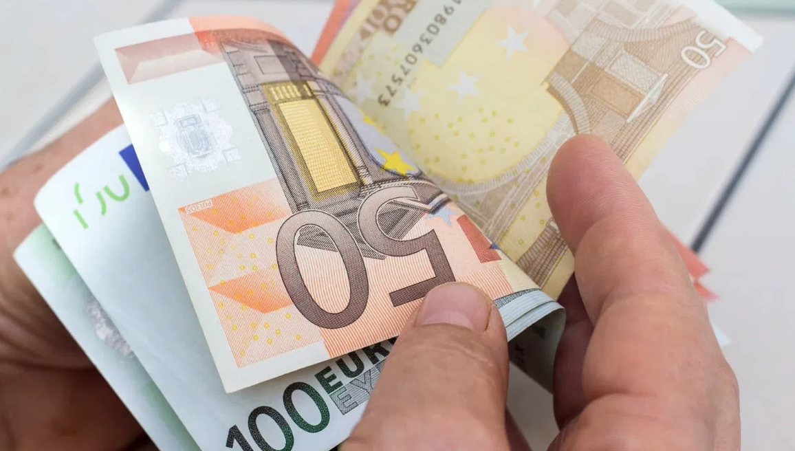 Reggio, gli offrono la candidatura solo per sottrargli i soldi: in sei a giudizio