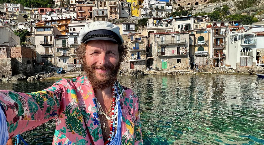 Jovanotti si “colora” di Calabria. «Facile amare questa terra, è bellissima» – VIDEO