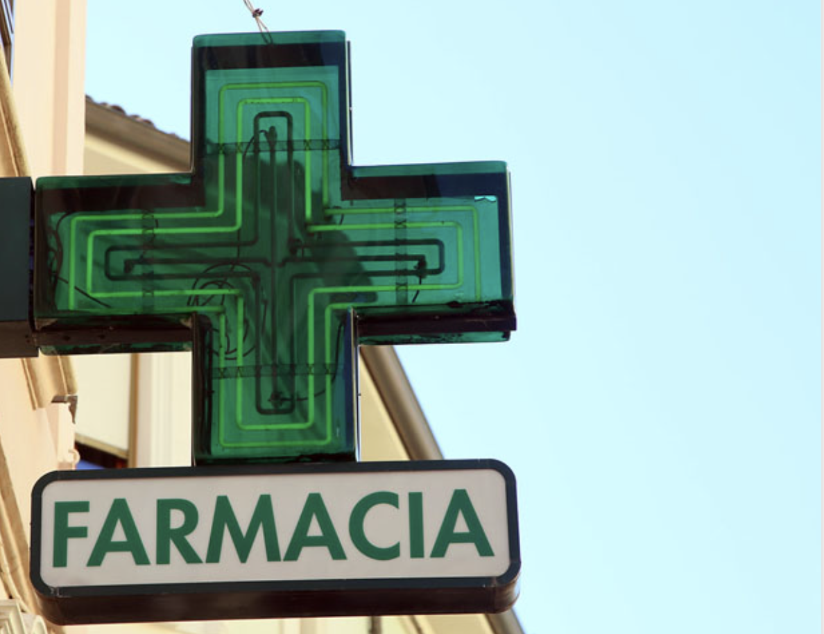 Colpito da un infarto, uomo salvato dalla telemedicina in farmacia a Lamezia