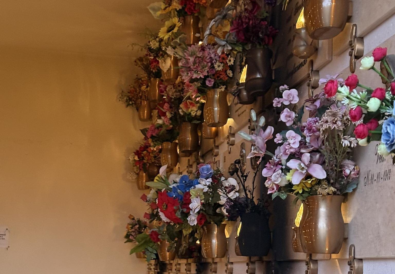 Spezzano della Sila, incendiate alcune cappelle del cimitero comunale