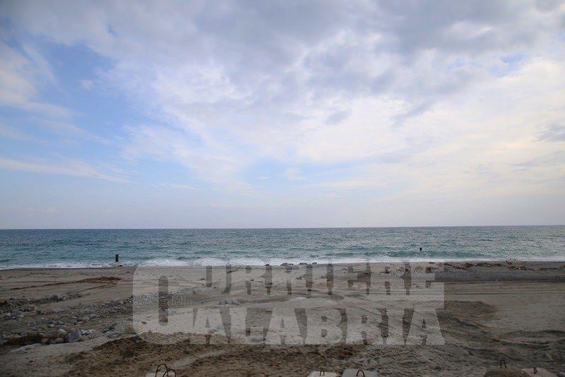 Spiaggia di Montauro, l'Arpacal: «Non c'è radioattività»