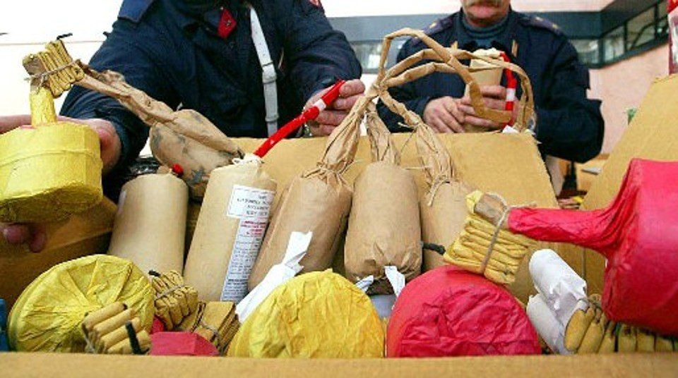Crotone, sequestrati due quintali di fuochi d'artificio