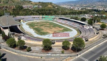 Il Cosenza Calcio riavrà lo stadio ma ora c’è un altro problema: il terreno di gioco è un caso – FOTO
