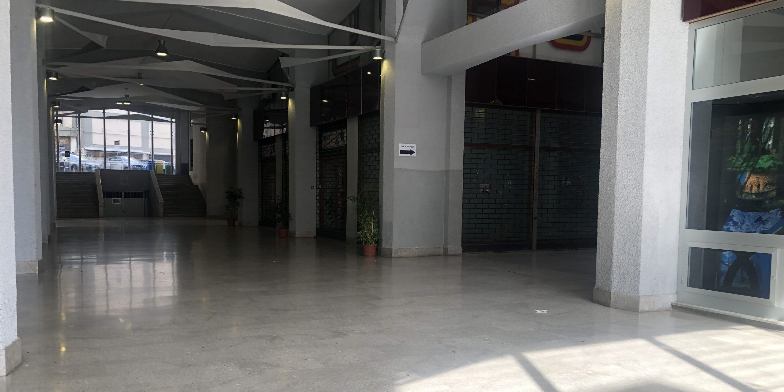 Nuovi atti di vandalismo nella Galleria Mancuso a Catanzaro, arredi danneggiati