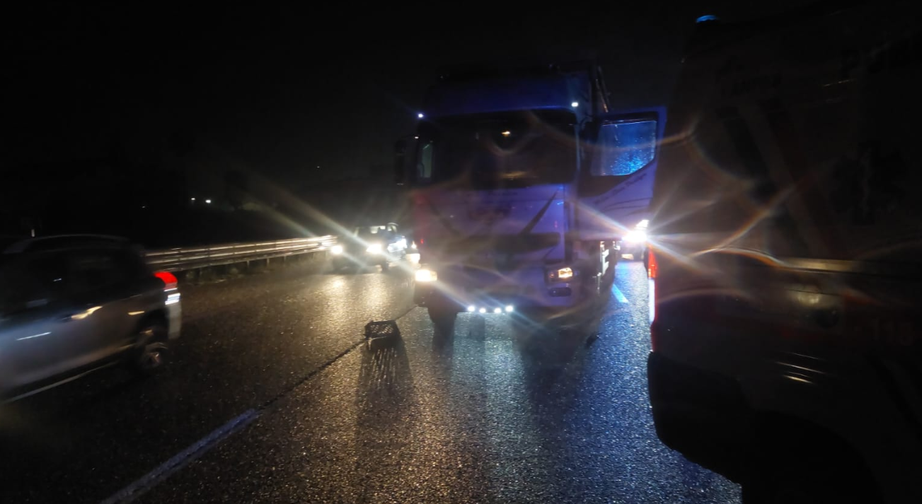 Malore alla guida, muore camionista sulla A2