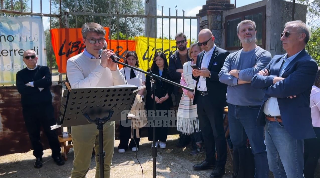 A Limbadi il ricordo di Maria Chindamo a 7 anni dalla scomparsa. «Gli intenti della ‘ndrangheta qui sono falliti» – FOTO E VIDEO