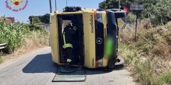 Scontro tra scuolabus e auto in Sicilia, almeno 8 bambini feriti