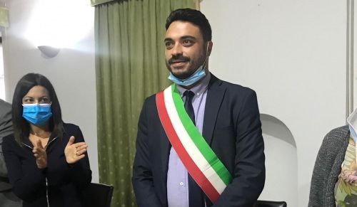 Tracciamento in crisi e "invito" a chiudere le scuole, i sindaci del Vibonese scendono in piazza