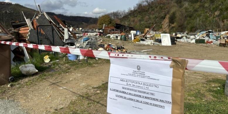 Scoperta a Cosenza una discarica abusiva di oltre 2 mila metri quadri